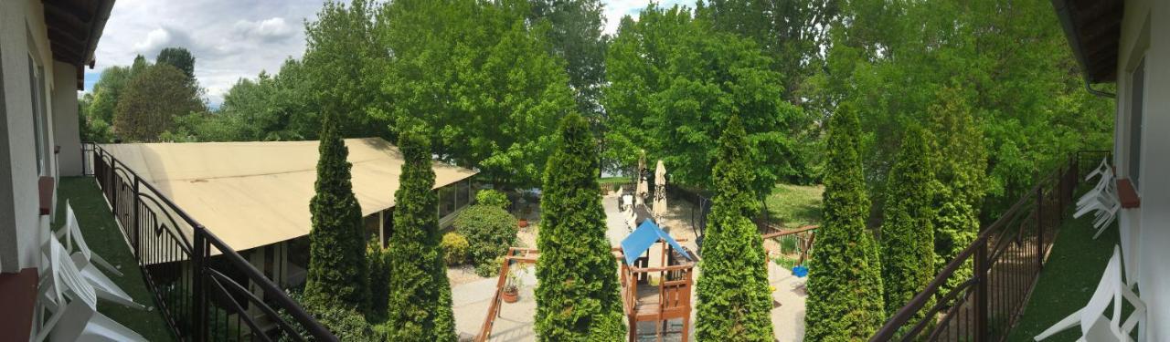 Sobri Halaszcsarda Es Panzio Baja Bagian luar foto