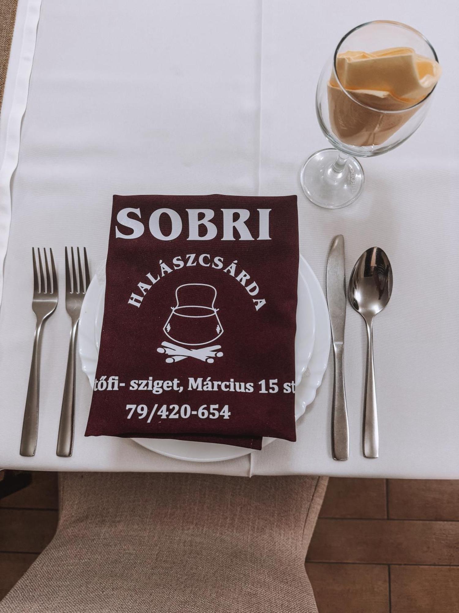Sobri Halaszcsarda Es Panzio Baja Bagian luar foto