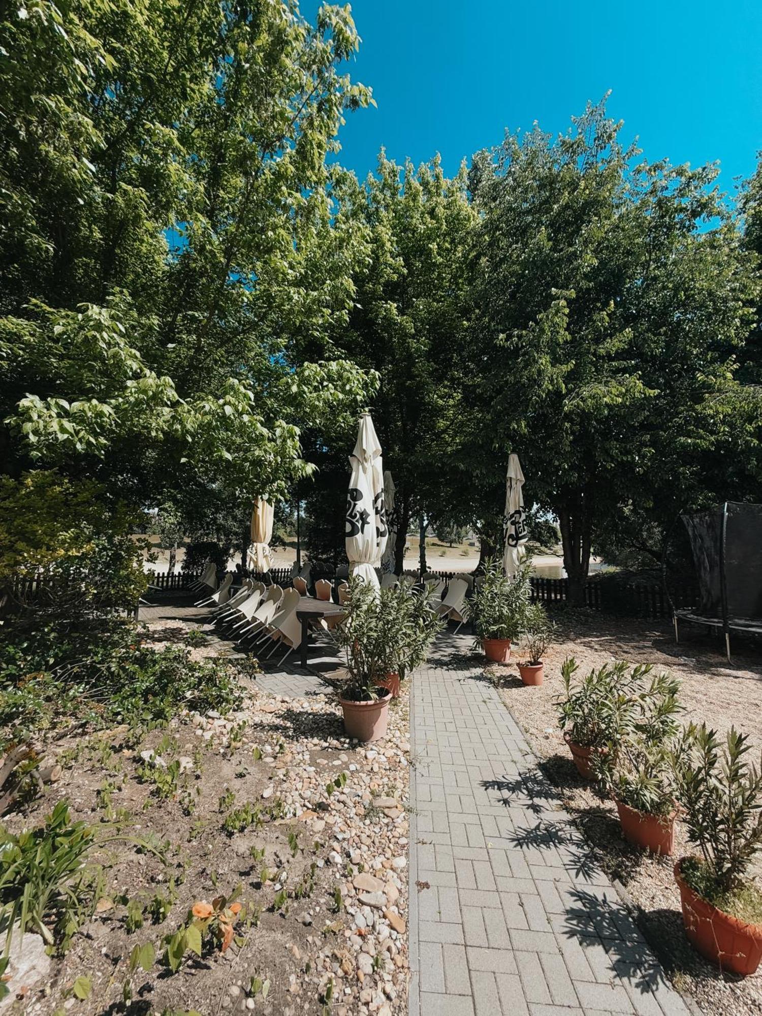 Sobri Halaszcsarda Es Panzio Baja Bagian luar foto