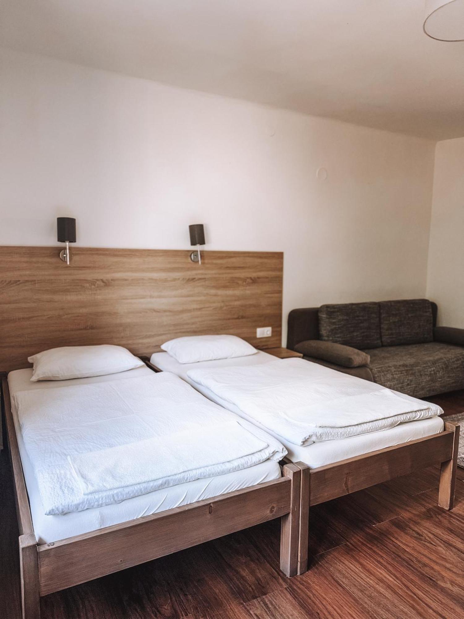 Sobri Halaszcsarda Es Panzio Baja Bagian luar foto