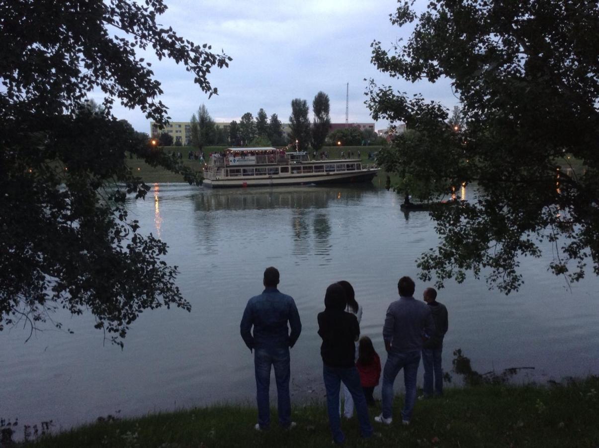 Sobri Halaszcsarda Es Panzio Baja Bagian luar foto